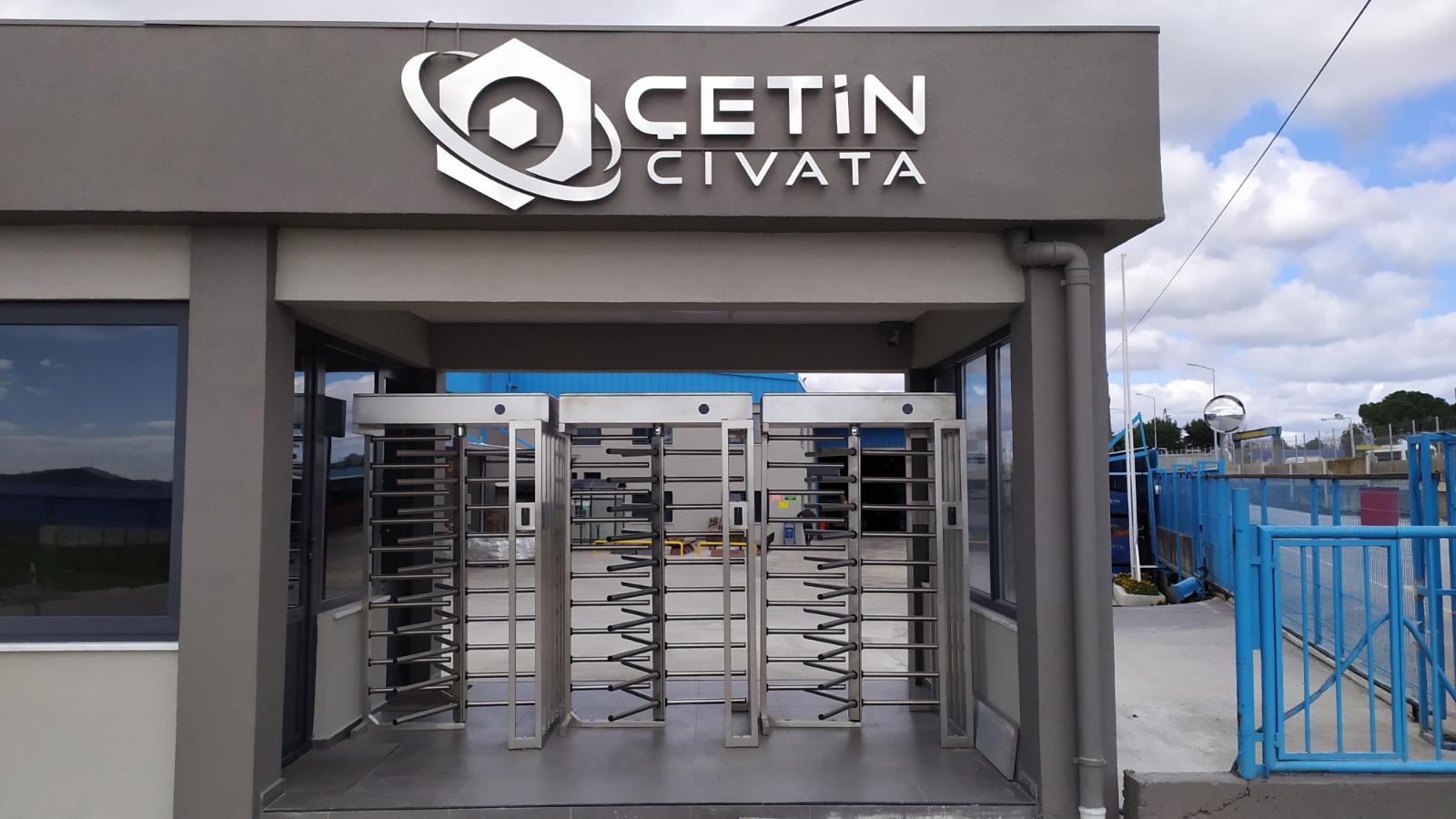 بوابة دوارة من الفولاذ المقاوم للصدأ ونظام دخول بالبطاقة لتتبع الموظفين – Çetin Civata A.Ş.